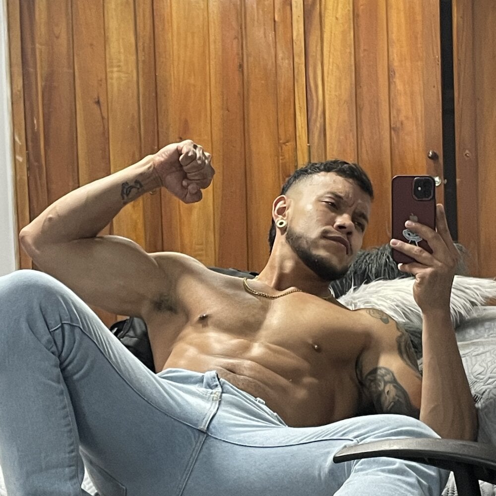 ARON_TAYLER01