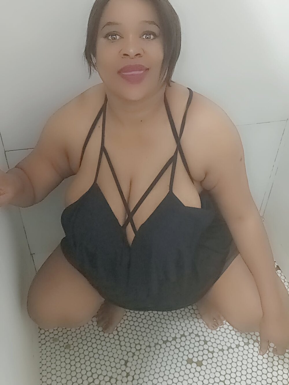 BUSTY_QUEEEN