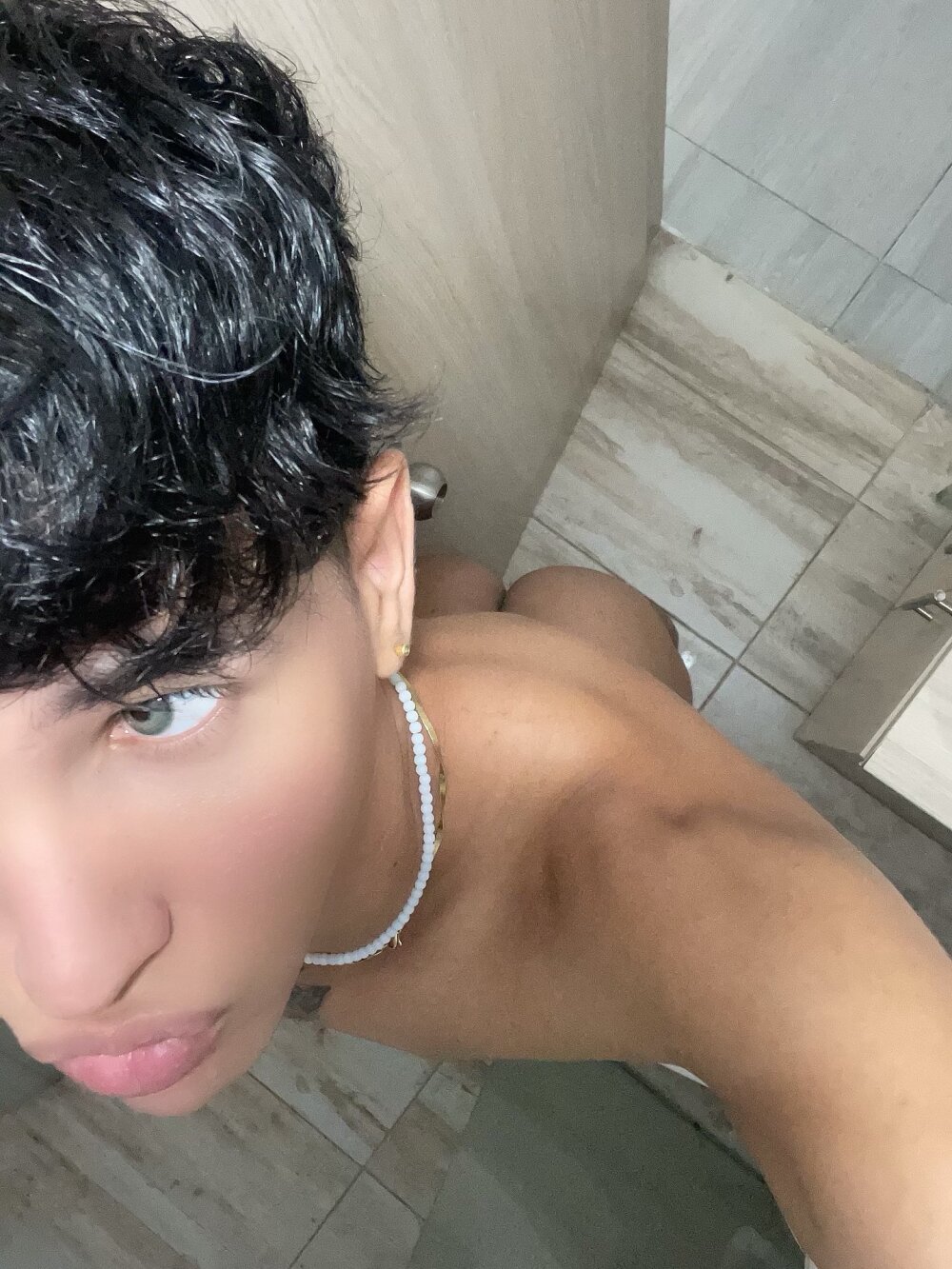 Damian_kiss