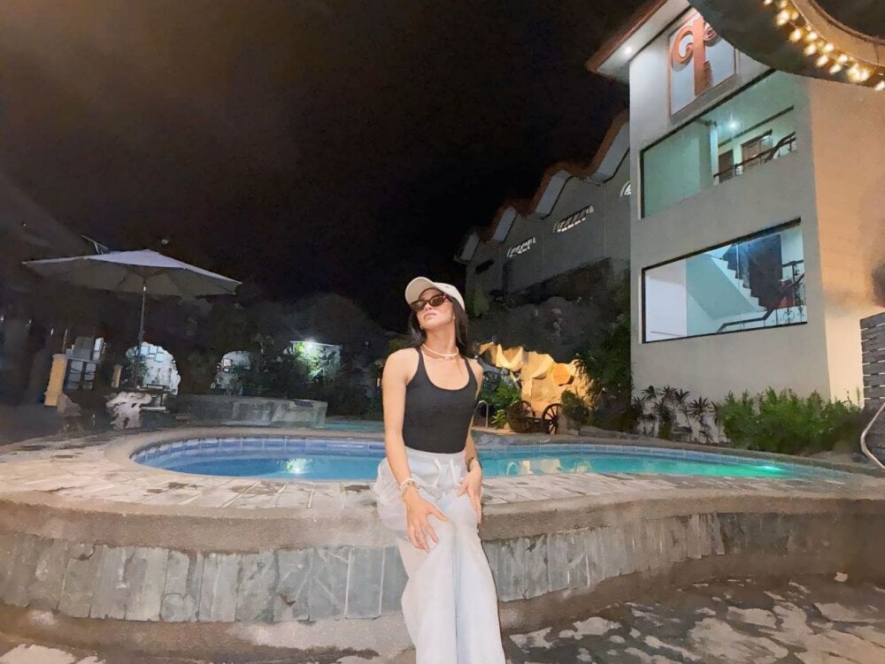 LauraSoHot