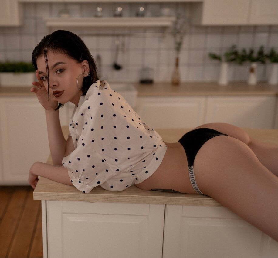 Lesya_Flin