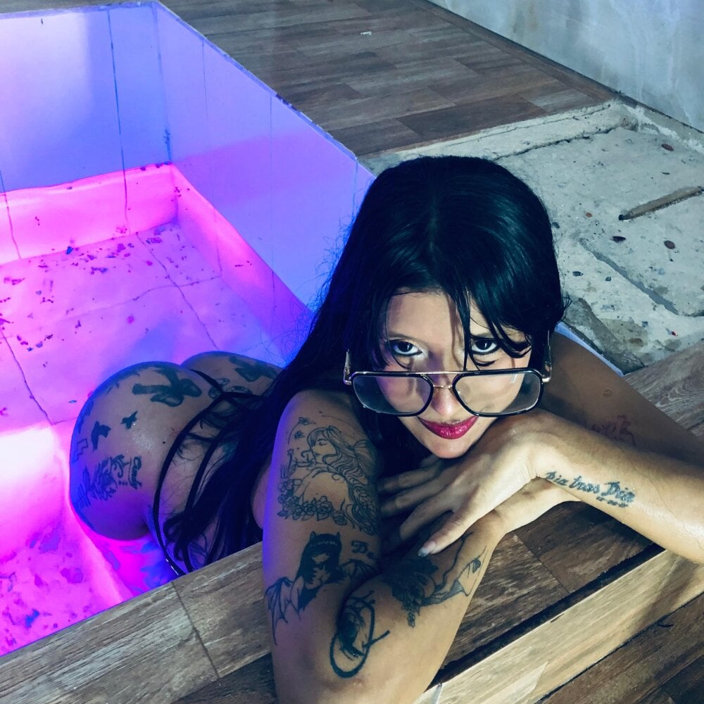 Luxury_Dirt_Latina