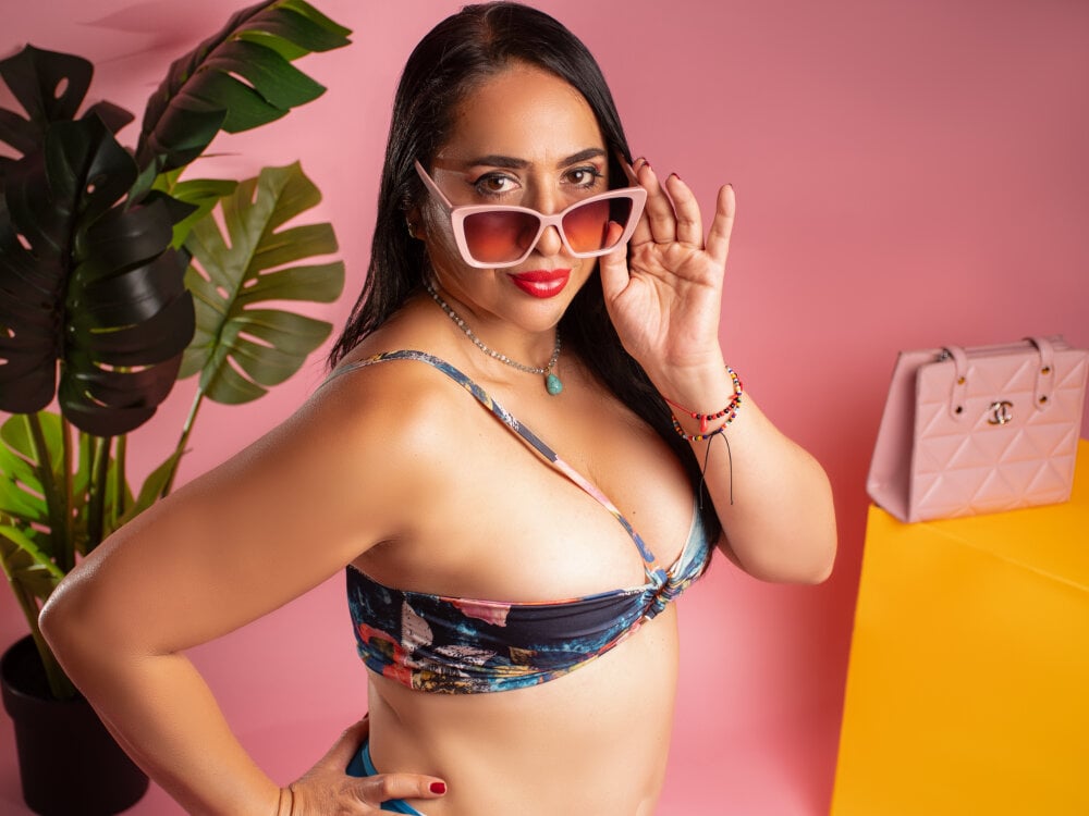 MayraVegas