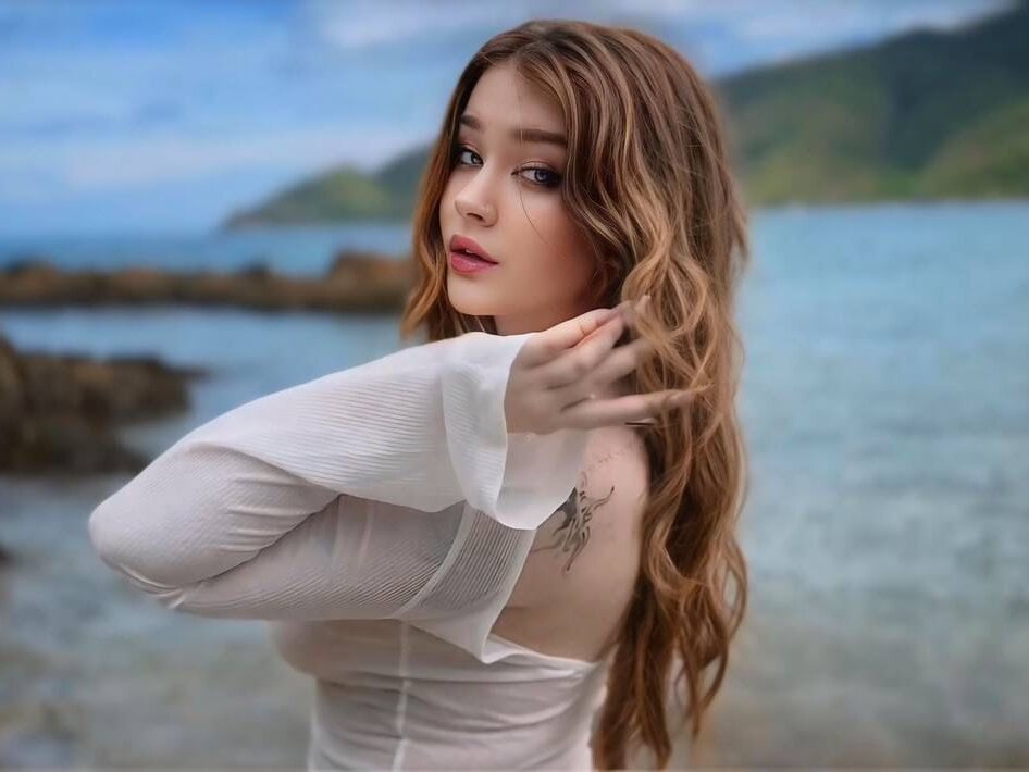 Rebecca_Lace