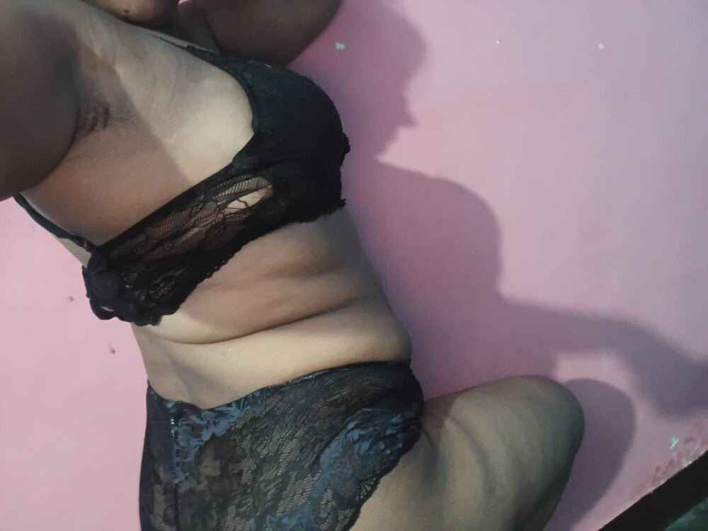 Rooshami_hot01