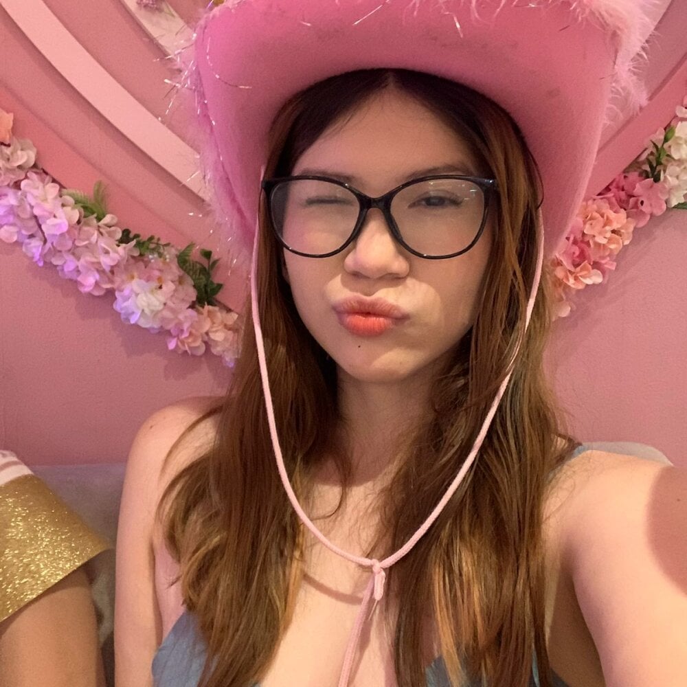 Tiffany_19hornyy