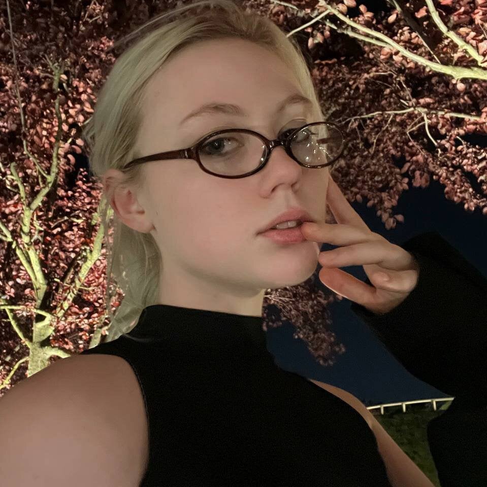 Violet_Willis