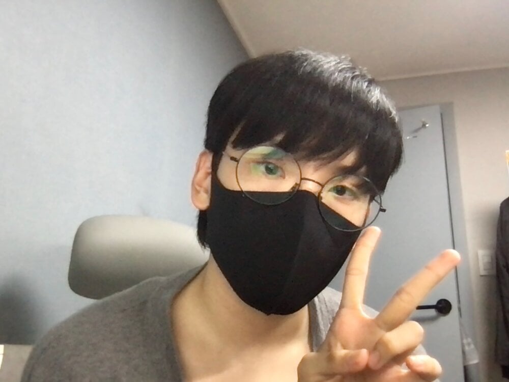 femboi_Bomi
