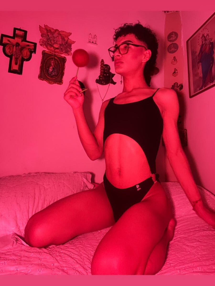 lyan_hots
