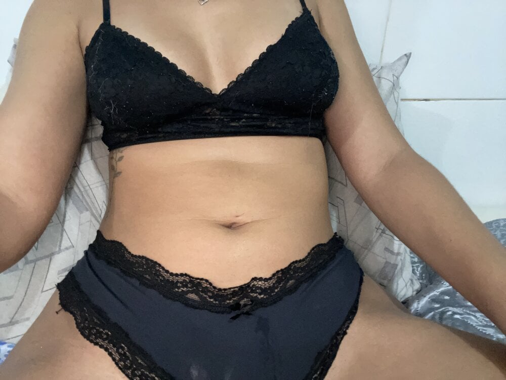 selena_strip